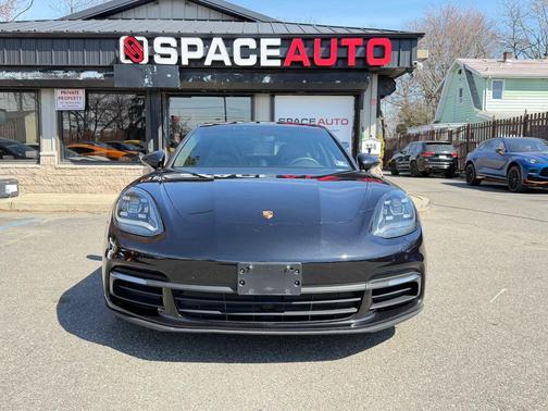 2018 Porsche Panamera 4