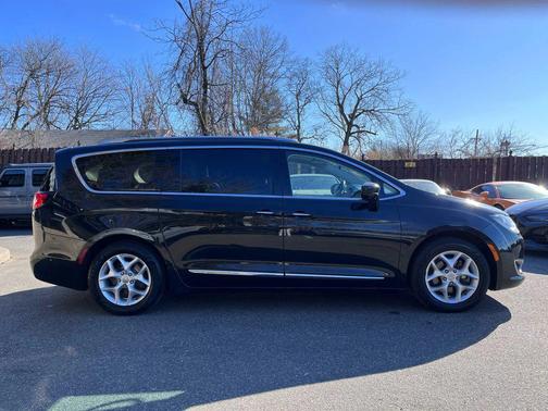 2018 Chrysler Pacifica Touring-L Plus