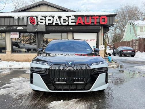 2023 BMW 760 i xDrive