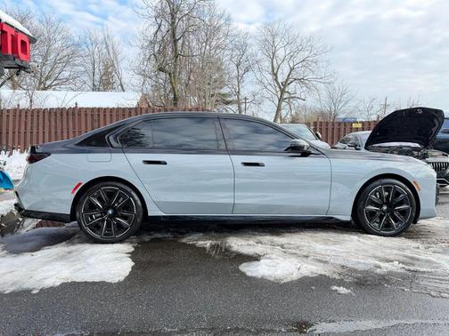 2023 BMW 760 i xDrive