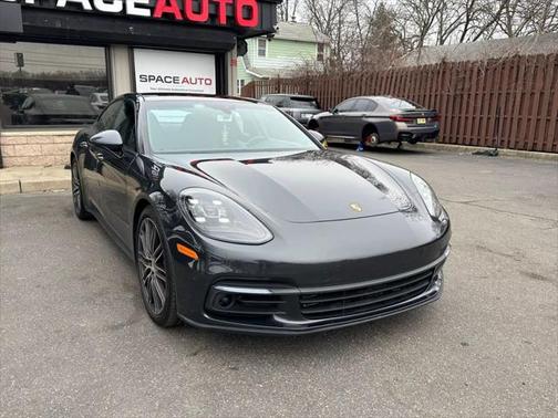 2018 Porsche Panamera 4