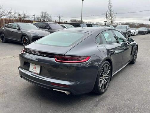 2018 Porsche Panamera 4