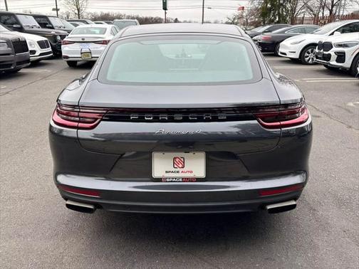 2018 Porsche Panamera 4