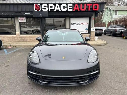 2018 Porsche Panamera 4