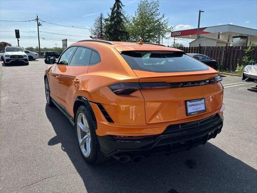 2023 Lamborghini Urus S