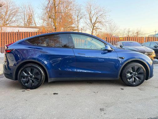 2024 Tesla Model Y Long Range Dual Motor All-Wheel Drive