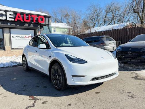 2024 Tesla Model Y Long Range Single Motor Rear-Wheel Drive