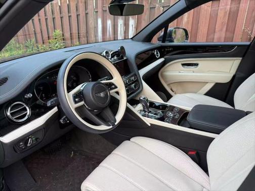 2023 Bentley Bentayga V8 Sport Utility 4D