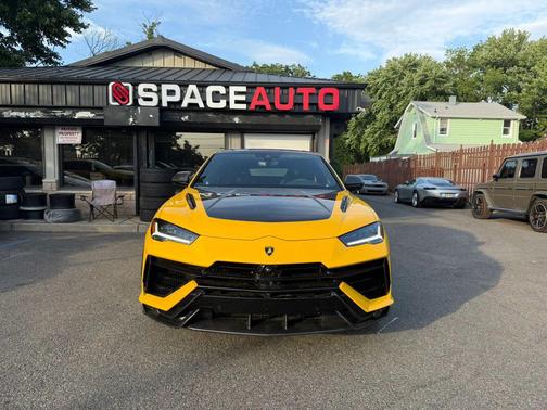 2023 Lamborghini Urus Performante