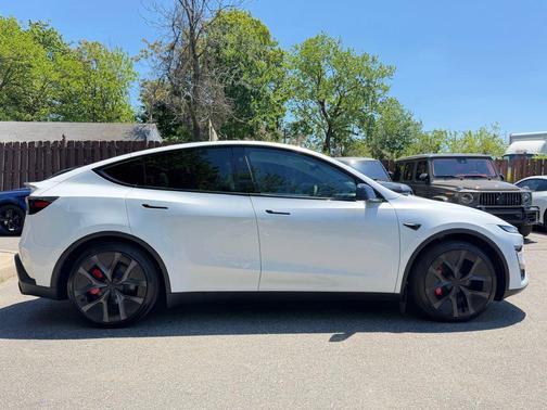 Pearl White Multi-Coat 2026 Tesla Model Y Performance All-Wheel Drive
