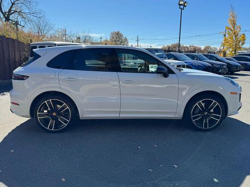 2022 Porsche Cayenne Platinum Edition