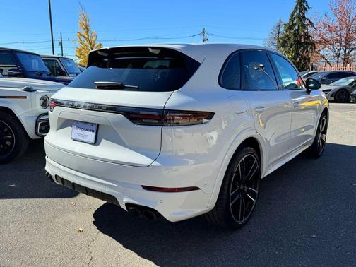 2022 Porsche Cayenne Platinum Edition