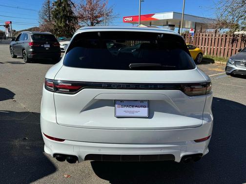 2022 Porsche Cayenne Platinum Edition