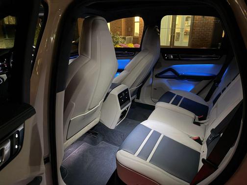 2022 Porsche Cayenne Platinum Edition