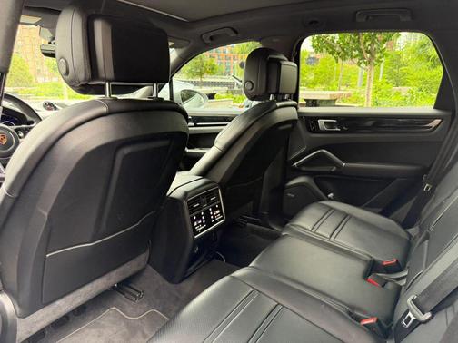 Chalk 2020 Porsche Cayenne Cayenne
