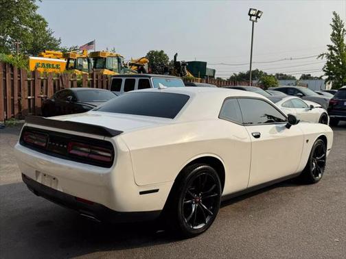 2017 Dodge Challenger SXT