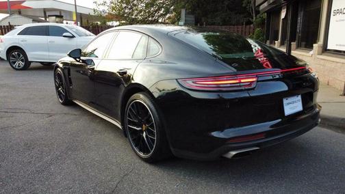 2018 Porsche Panamera 4