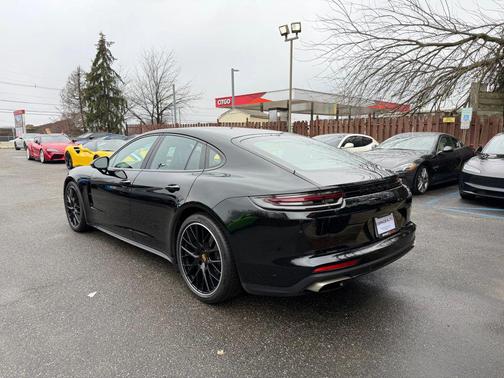 2018 Porsche Panamera 4