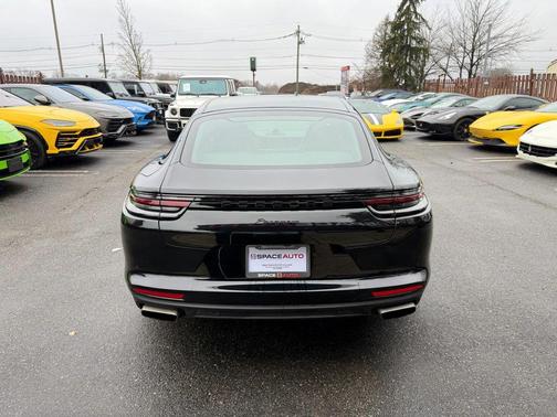 2018 Porsche Panamera 4