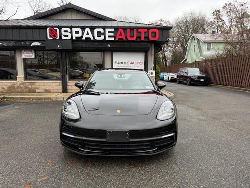 2018 Porsche Panamera 4