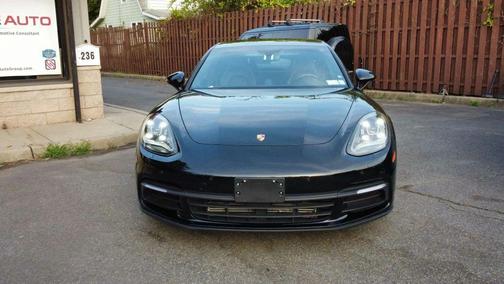 2018 Porsche Panamera 4