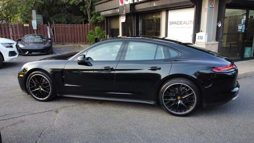 2018 Porsche Panamera 4