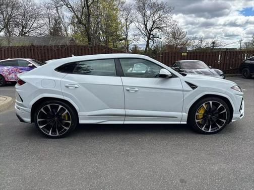 2021 Lamborghini Urus Graphite Capsule