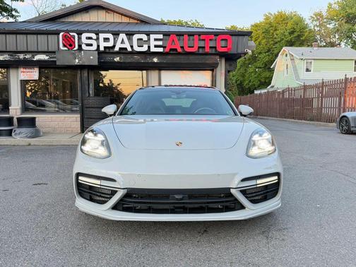 Chalk 2018 Porsche Panamera Turbo