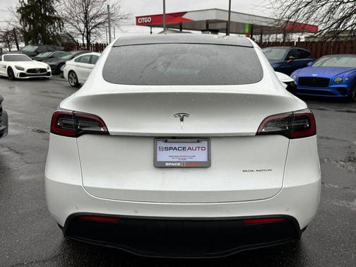 2022 Tesla Model Y Long Range Dual Motor All-Wheel Drive