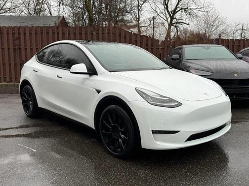 2022 Tesla Model Y Long Range Dual Motor All-Wheel Drive
