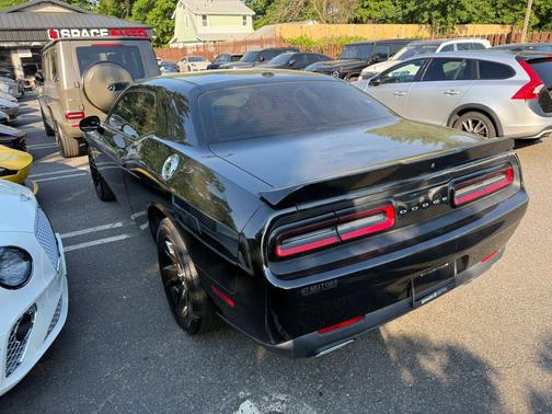 Pitch Black Clearcoat 2019 Dodge Challenger SXT