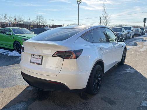 Pearl White Multi-Coat 2023 Tesla Model Y Long Range Dual Motor All-Wheel Drive
