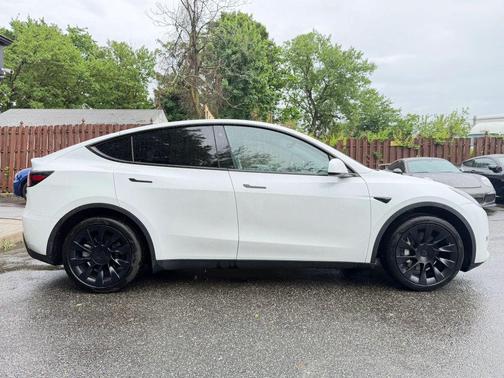 Pearl White Multi-Coat 2023 Tesla Model Y Long Range Dual Motor All-Wheel Drive