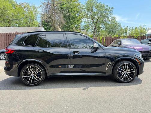 Black Sapphire Metallic 2020 BMW X5 M50i
