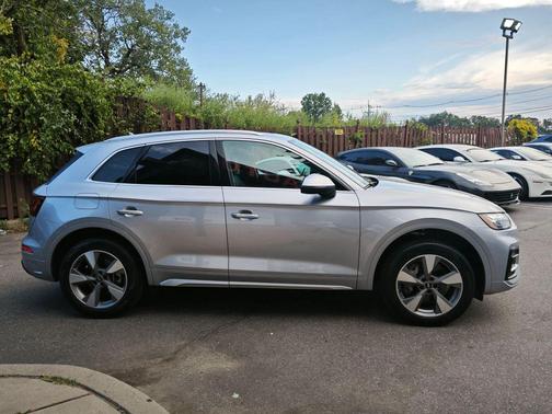 2022 Audi Q5 40 Premium Plus