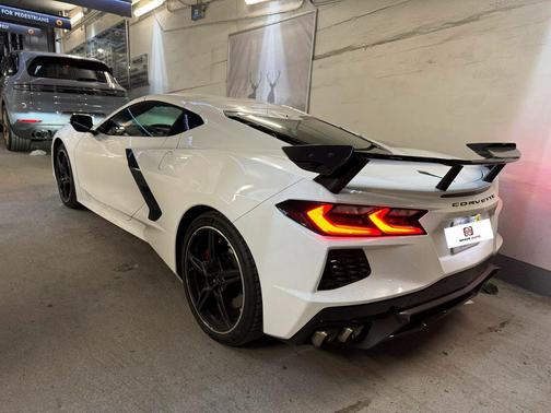 Arctic White 2022 Chevrolet Corvette Stingray w/2LT