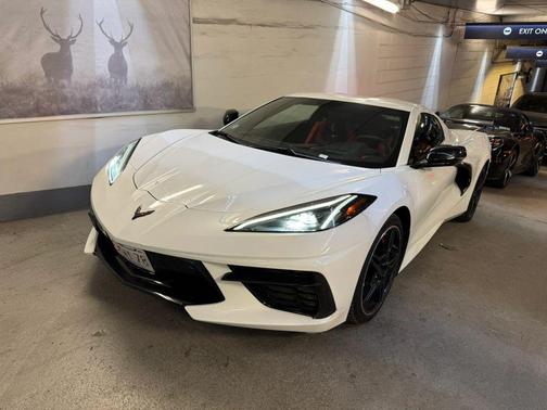 Arctic White 2022 Chevrolet Corvette Stingray w/2LT
