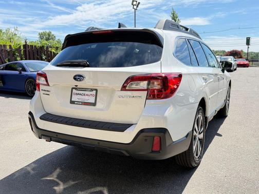 Crystal White Pearl 2019 Subaru Outback 2.5i Limited