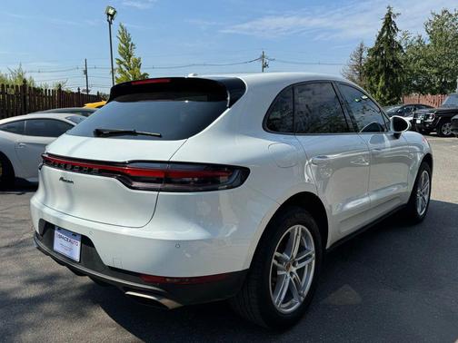 2019 Porsche Macan Sport Utility 4D