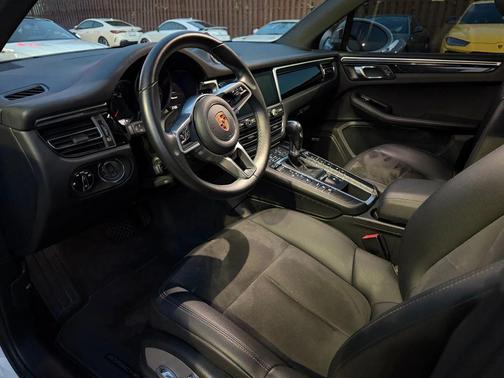 2019 Porsche Macan Sport Utility 4D