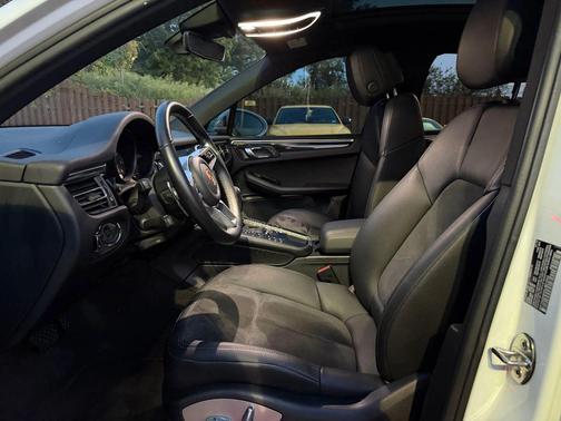 2019 Porsche Macan Sport Utility 4D