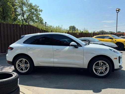 2019 Porsche Macan Sport Utility 4D
