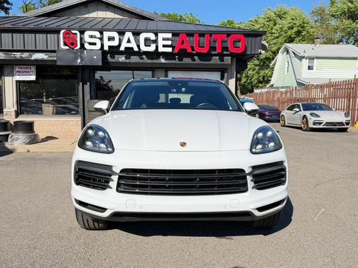 White 2021 Porsche Cayenne Cayenne