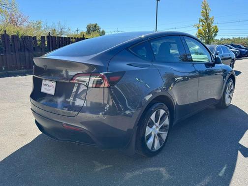 2023 Tesla Model Y Long Range Sport Utility 4D