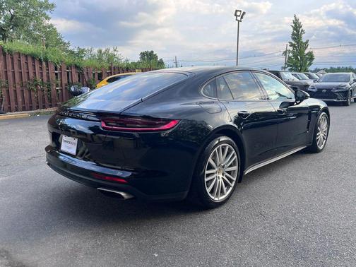 Chalk 2017 Porsche Panamera 4