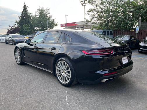Chalk 2017 Porsche Panamera 4