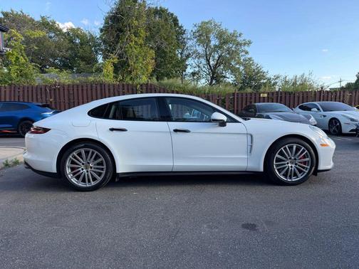 2017 Porsche Panamera Turbo