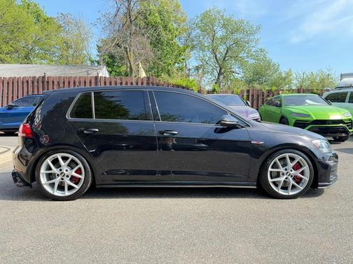 Deep Black Pearl 2019 Volkswagen Golf GTI 2.0T S 4-Door
