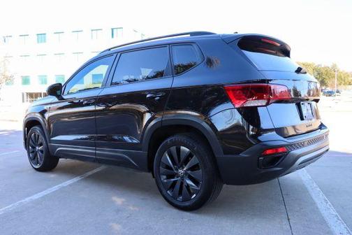 Deep Black Pearl Effect 2022 Volkswagen Taos 1.5T S