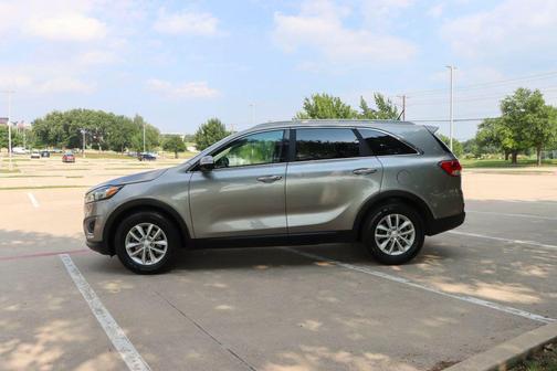 Titanium Silver 2017 Kia Sorento LX